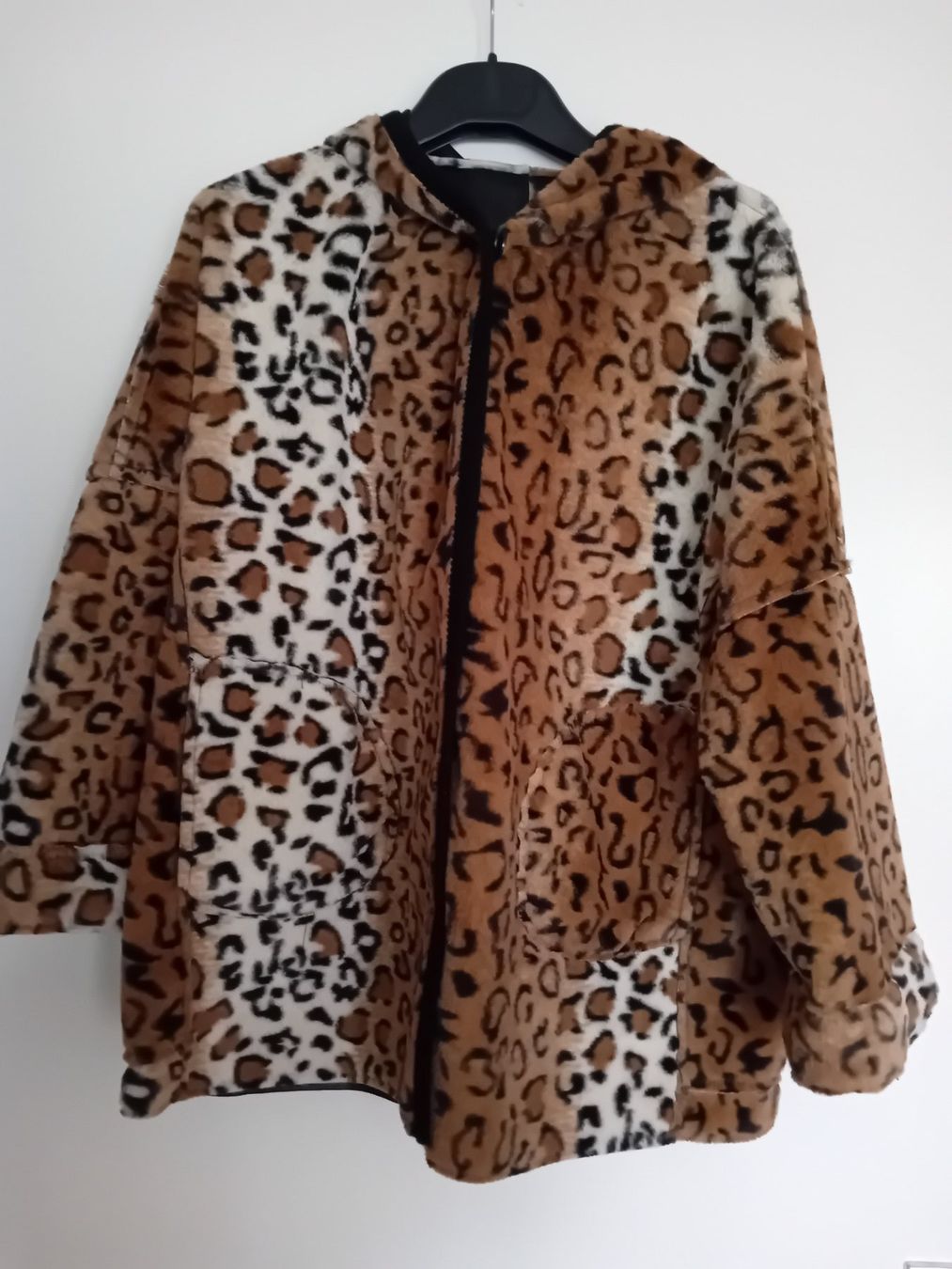 Cappotti: Mantel Damen reversible, Leopard oder schwarz, Gr. 38, NEU – Nuovo (secondo la descrizione) da Stansstad venduto da R.Anna 4