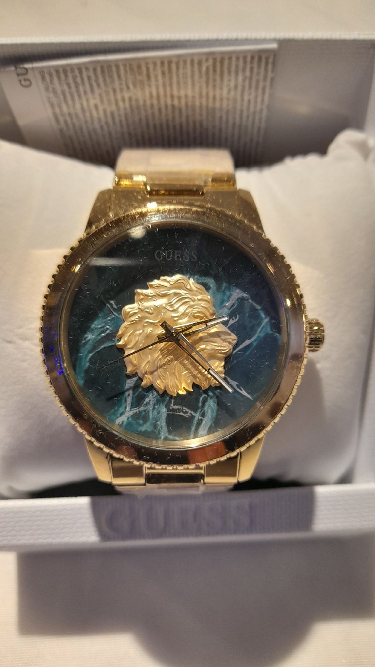 Montre Guess, Collection Lion Doré, Neuf, Magnifique! (Neuf avec ...