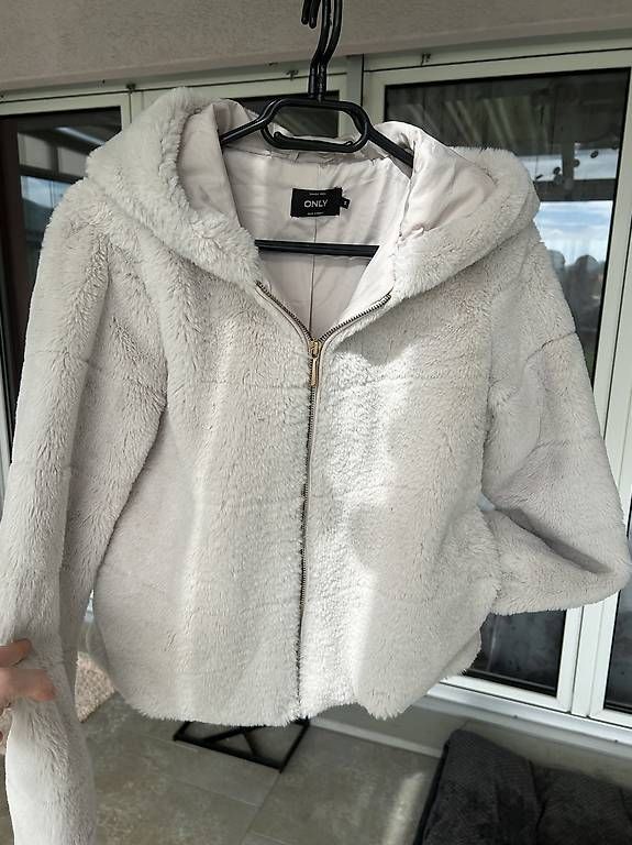 Giacche: Plüschjacke von Only  – Usato da Niederbuchsiten venduto da idontknow. 1