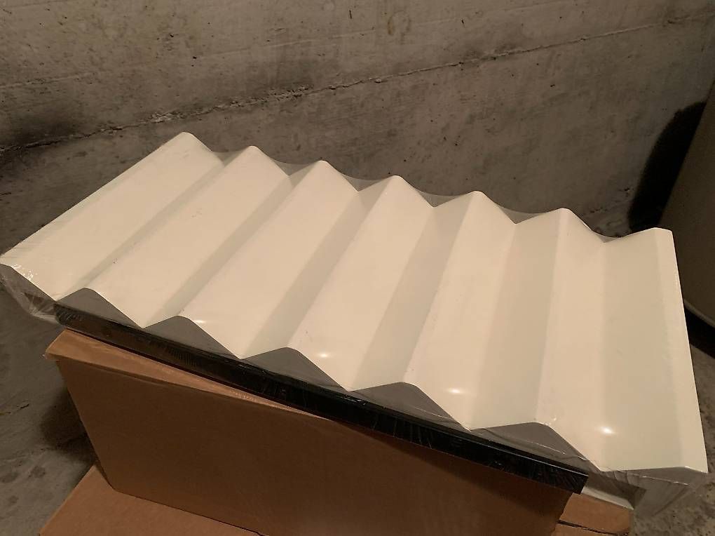 Weingestelle & -ständer: Support À Vin Flottant Fixé Au Mur Avec Support Pour Verres – Gebraucht aus Genève von Johnny345 2