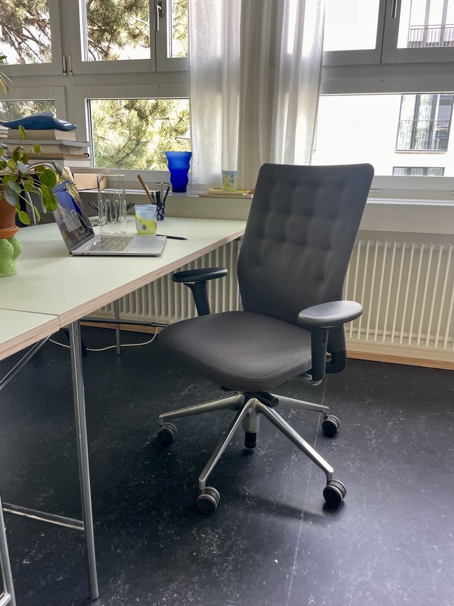 Vitra Stühle: Vitra ID Bürostuhl – Gebraucht aus Basel von Alenamaria