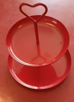 Rote Etagere mit Herz-Griff, perfekt für Muttertag