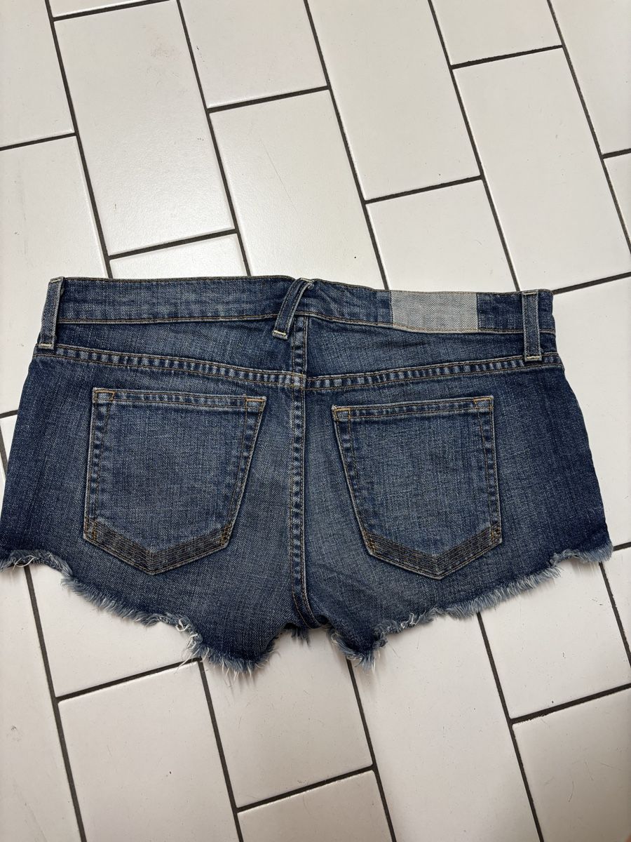 Jeans: Jeans shorts size 25 – Usato da Montreux venduto da nai_5w9m 1