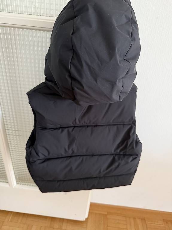 Altro abbigliamento per bambina: Zara Weste Gr. 116 NEU Schwarz – Usato da Küsnacht ZH venduto da Leen 2