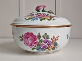 MEISSEN – Grosse Deckelschale, Blumenmalerei, Marcolini-Zeit