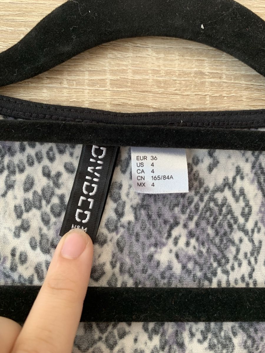 H&M Top: Crop top serpent chic – Nuovo (secondo la descrizione) da Montreux venduto da Izapeche811 1