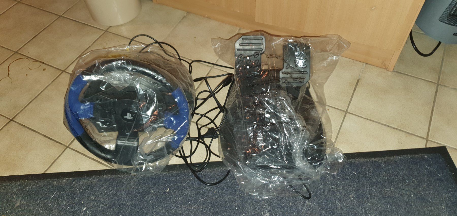 Thrustmaster Manettes: Thrustmaster T150 Force Feedback – Neuf avec emballage d'origine à Liebistorf par Mal-22izu 5