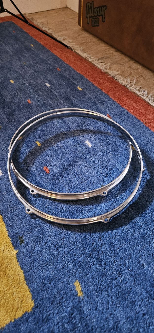 Strumenti musicali: 6'Loch 13" Spannreiffen. – Usato da Rapperswil SG venduto da Portschluessel