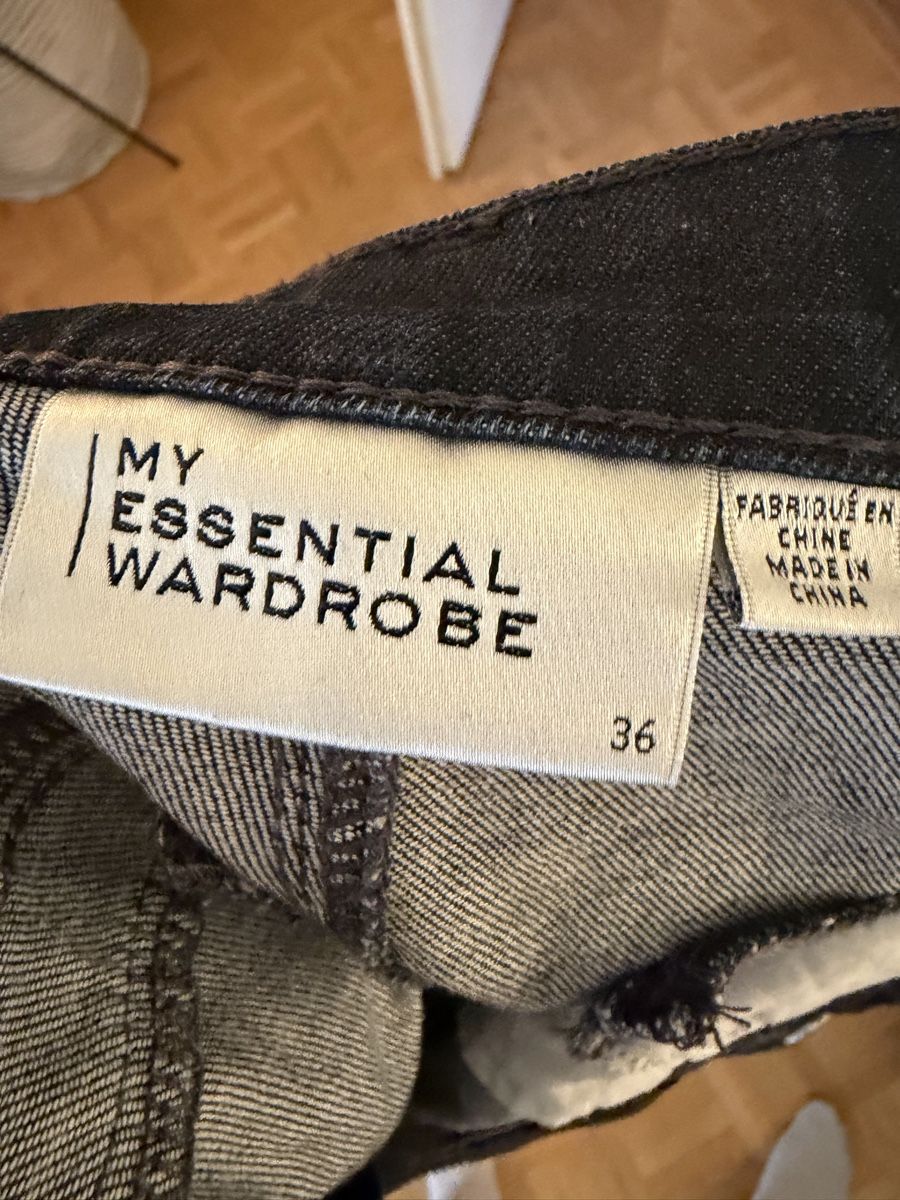 Jeans: My Essential Wardrobe Jeans – Usato da Basel venduto da pau_w9yw 4
