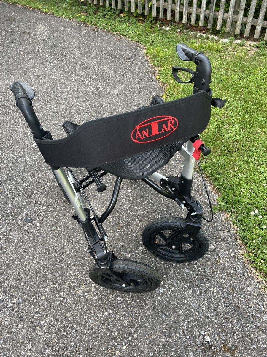 Ausili per la deambulazione: Rollator Antar neuwertig  – Usato da Pfäffikon ZH venduto da Olerud01