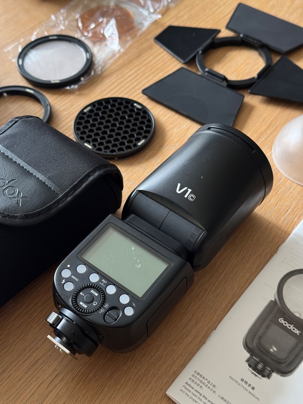 Godox Flash: Godox Speedlite V1 Canon X Pro Trigger Accessories Kit – Usato da Zürich venduto da ket_5bkq 2