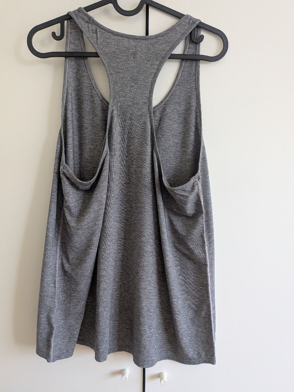 Gap Top: Gap Tank Top, Size M, Great Condition – Usato da Wettingen venduto da ann_hzb5 1