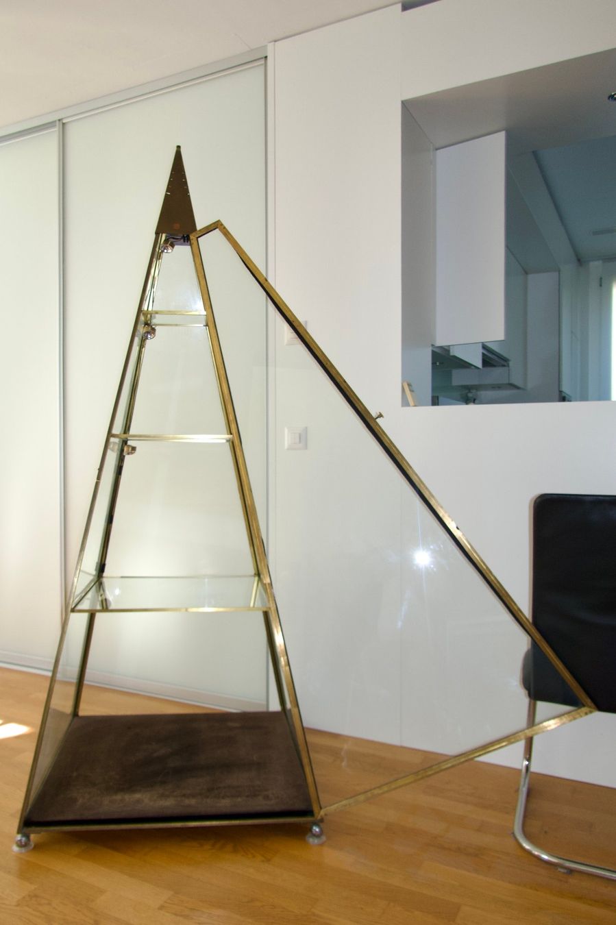 Vitrinen: Vitrine Pyramide  - Thomas Blank - signiert 1980 – Gebraucht aus Rheinfelden von bigi0956 2