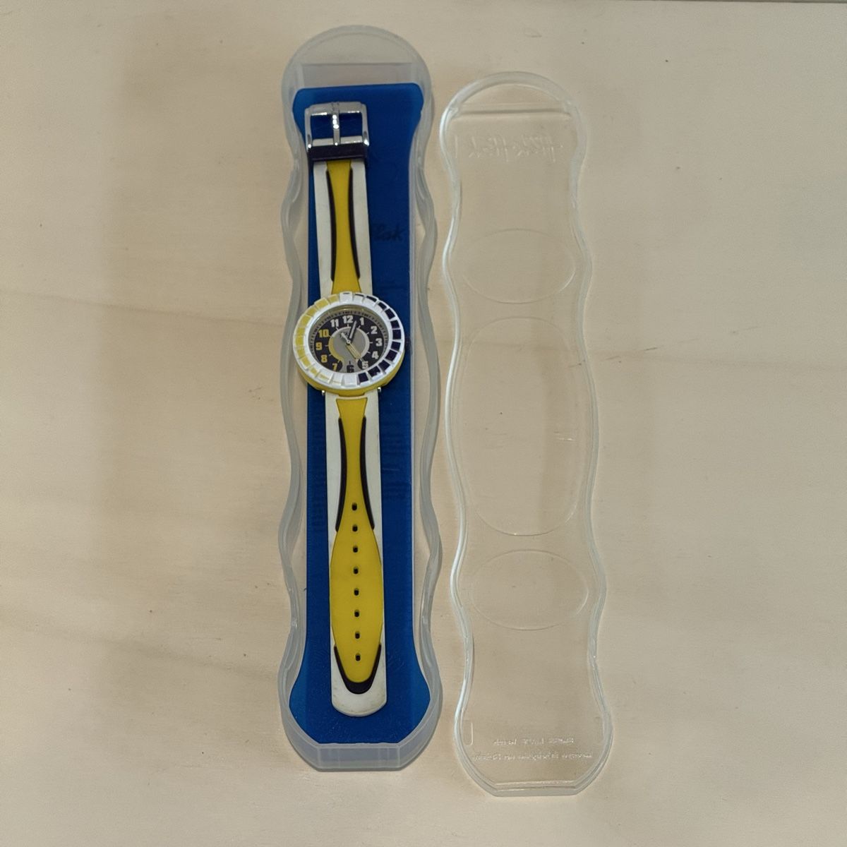 Flik Flak Orologi: Flik Flak Swiss Made jaune blanc – Usato da Evilard venduto da Adrien___2