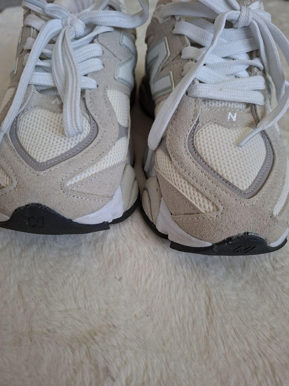 New Balance Damenschuhe: New Balance 9060 BLC Baskets gris clair Taille 38 – Gebraucht aus Renens VD von ser_j2fn 1