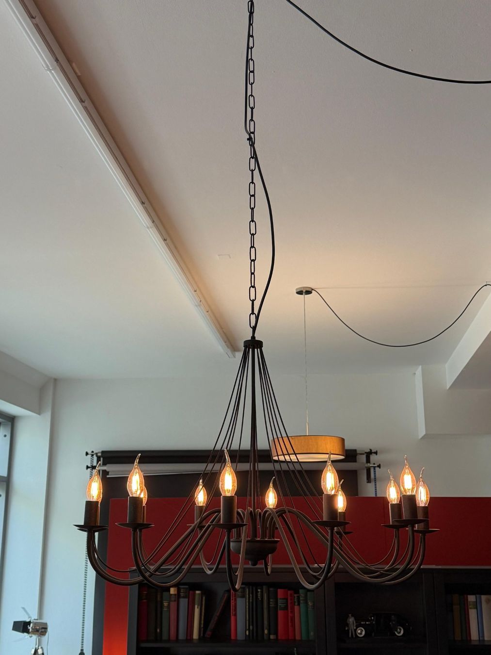 Kronleuchter & Deckenlampen: Eleganter 10-flammiger Kronleuchter – Gebraucht aus Olten von antonio.troia