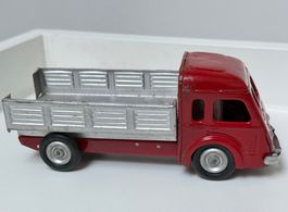 Camion en tôle Renault de CIJ