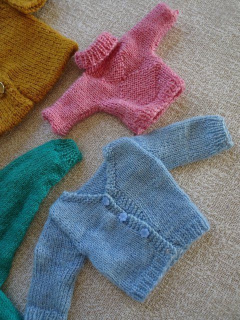 Puppen: Puppen-Pullover 5 Stück, handgestrickt – Gebraucht aus Berikon von Splendida43 7