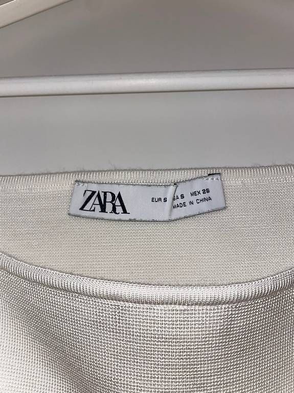Zara Top: Zara Puffärmel Crop Top Grösse S – Nuovo (secondo la descrizione) da Thun venduto da tat_wg9t 1