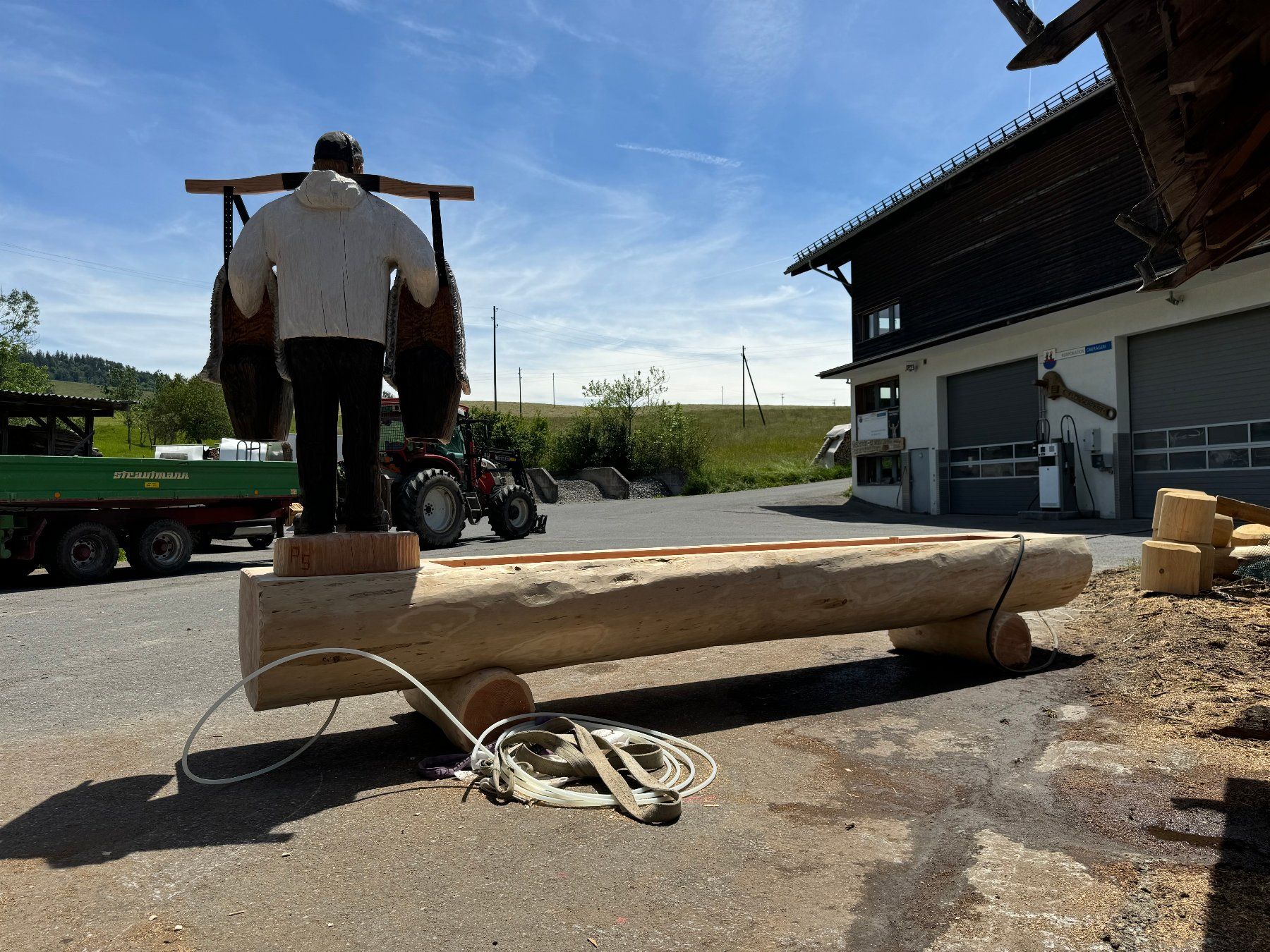 Teiche & Zierbrunnen: Brunnen ISAF 2024 "Trychler" – Neu (gemäss Beschreibung) aus Menzingen von  5