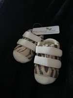 Chaussures/chaussons bébé NEUF avec étiquette