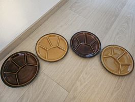 Lot de 4 assiettes vintage divisées en céramique.