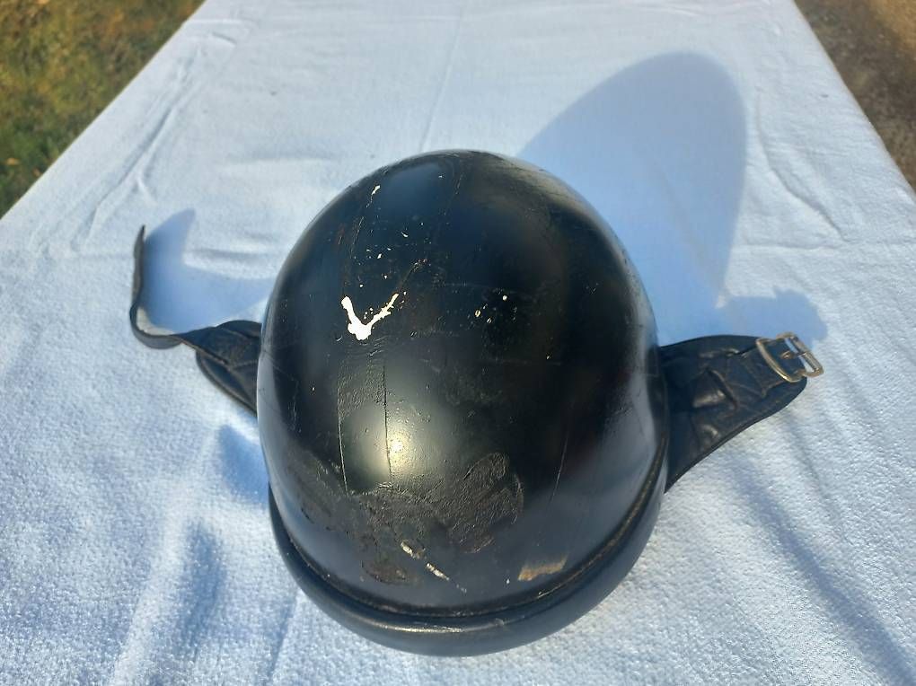 Vêtements & accessoires anciens: Alter Topfhelm / Halbschalenhelm von Römer – D'occasion à Frauenkappelen par Chruetzhubel 1