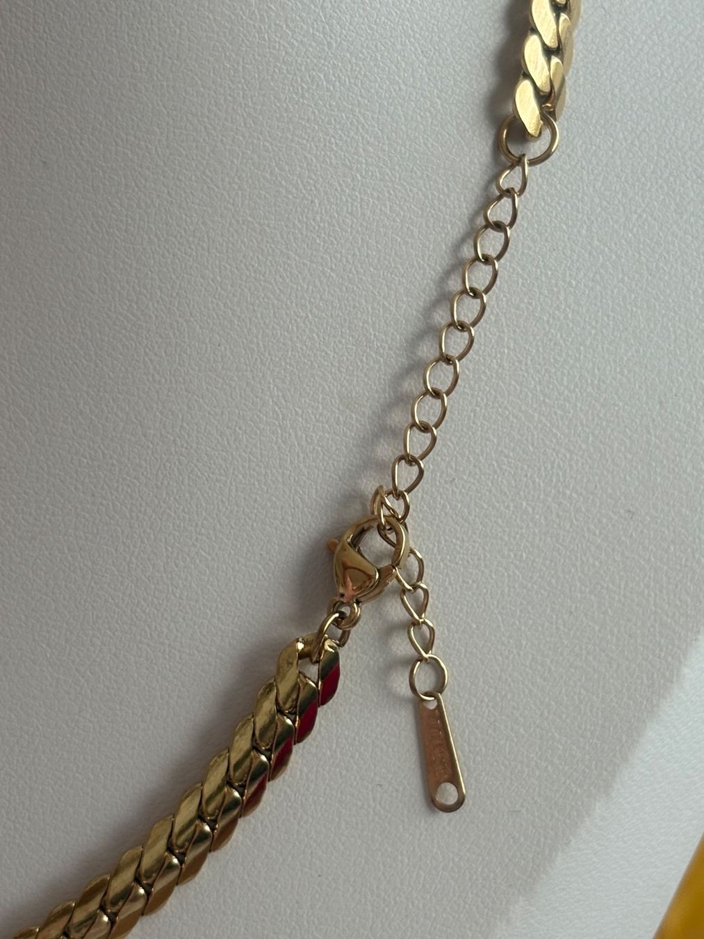Catenine: Luxus Elegante Edelsthal Kette Farbe : Gold – Nuovo (secondo la descrizione) da Biel-Bienne venduto da Roserosse13 1