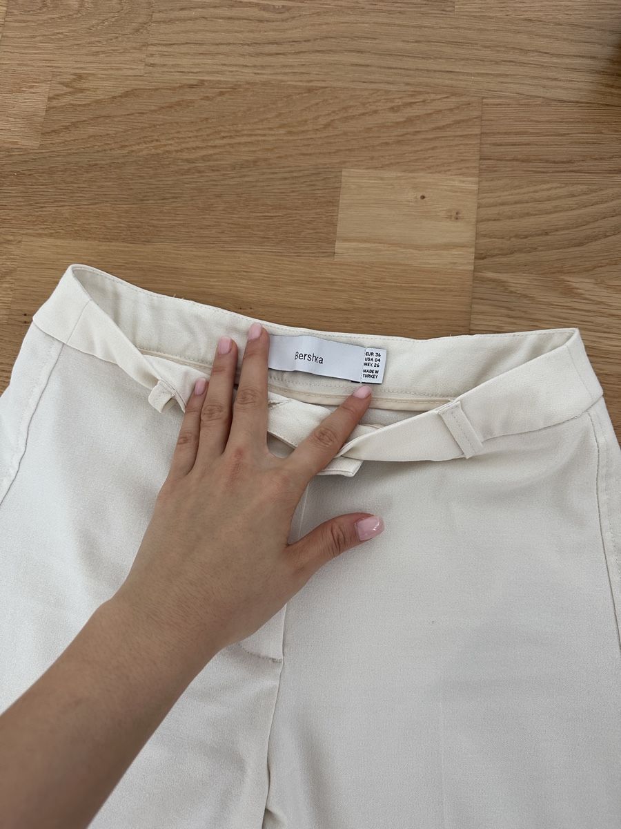Bershka Pantaloni: Weisse Stoffhose – Usato da Brugg AG venduto da sanfllower 2