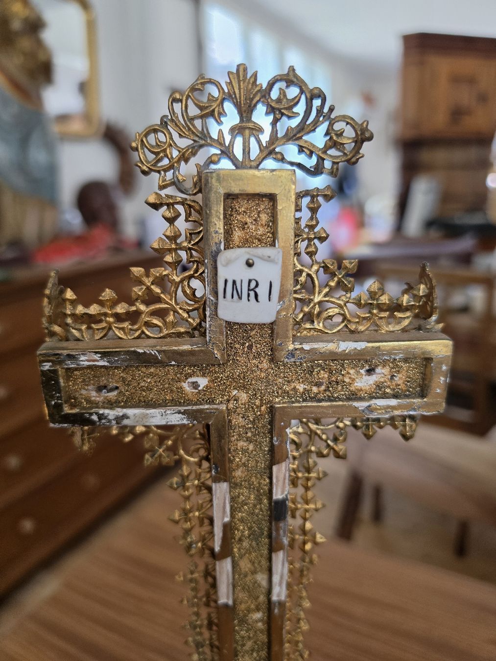 Tutte le decorazioni: Kruzifix mit INRI Schild goldfarbig  – Usato da Mettlen venduto da elios0888 4