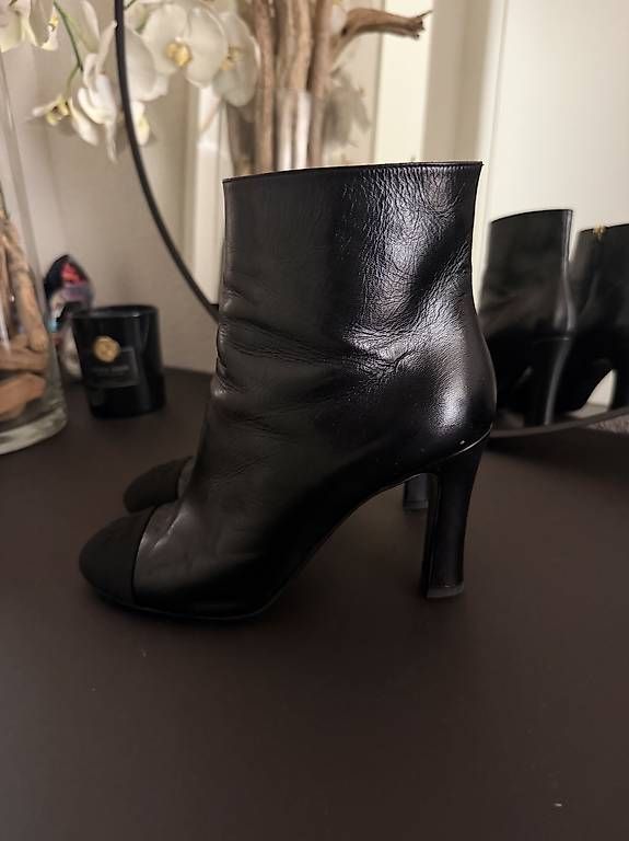 Scarpe da donna: Chanel Stiefeletten  – Usato da Schindellegi venduto da wae_fhj7 3