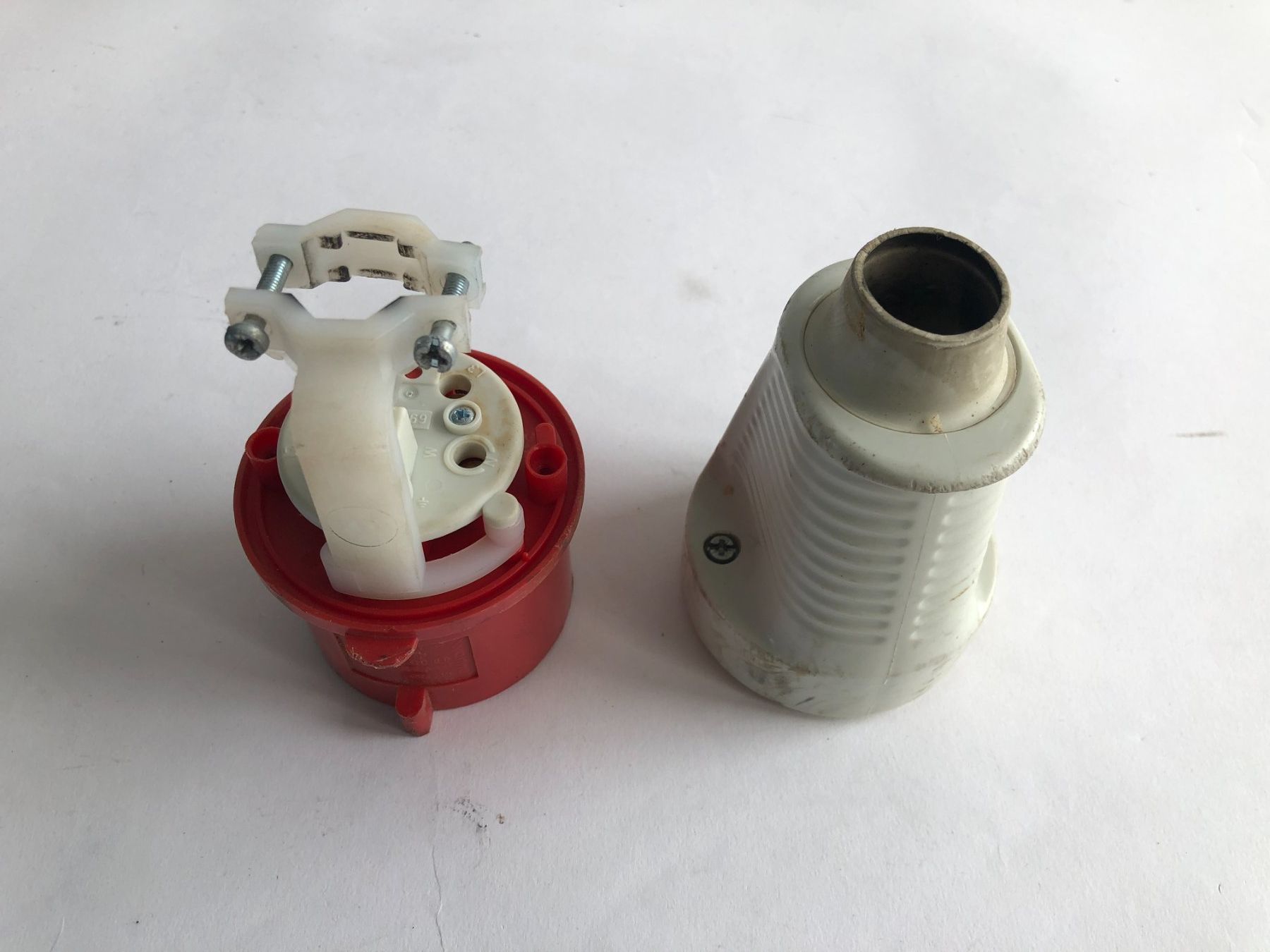 Spine: CEE Stecker 5-polig, 230/400V, 32A – Usato da Huttwil venduto da Thoste 5