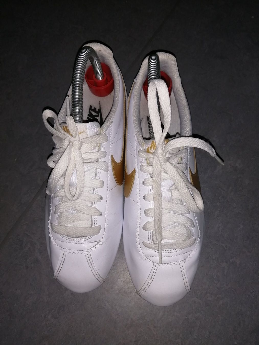 Nike Damenschuhe: Sneakers aus echtem Leder. Nike Gr..37,5 – Gebraucht aus Buchrain von nat_pl5p 1