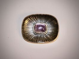 SILBERBROSCHE (0.800)  MIT AMETHYST. EUROPÄISCH, 20. JAHRH.