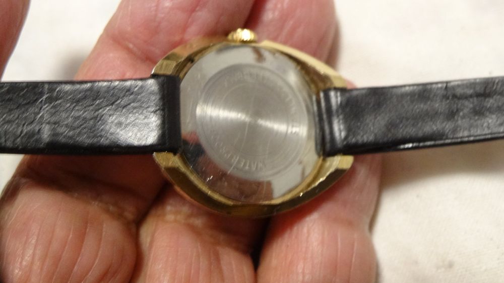 Timex Montres: TIMEX SEHR KLEINE  UHR.HANDAUFZEUG .17 JEWL.LÄÜFT. – D'occasion à zürich par ahmad01 7