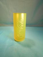 CocaCola Trinkglas, leuchtendes Neongelb, leicht grünlich