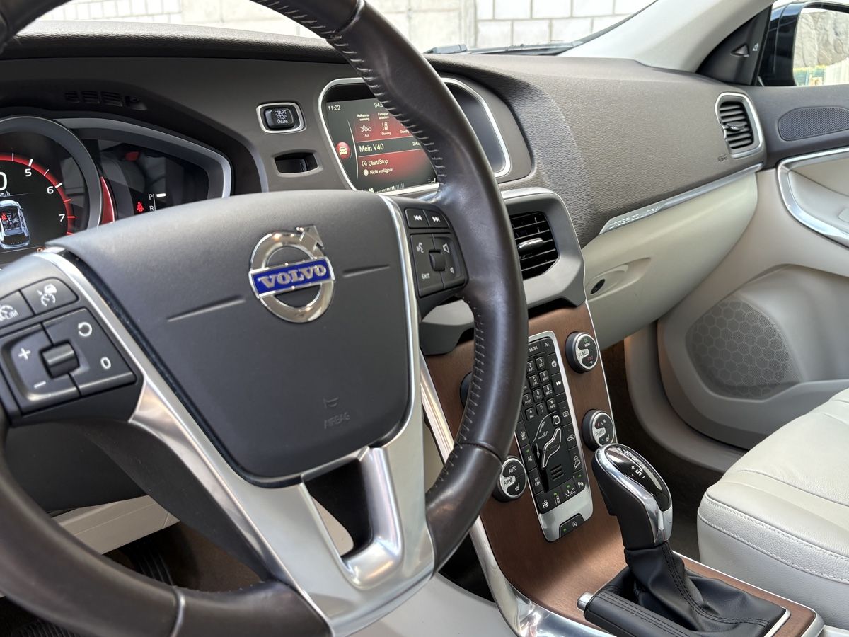 Volvo Autos: Volvo V40 CC T5 – D'occasion à Tann par handel68 6