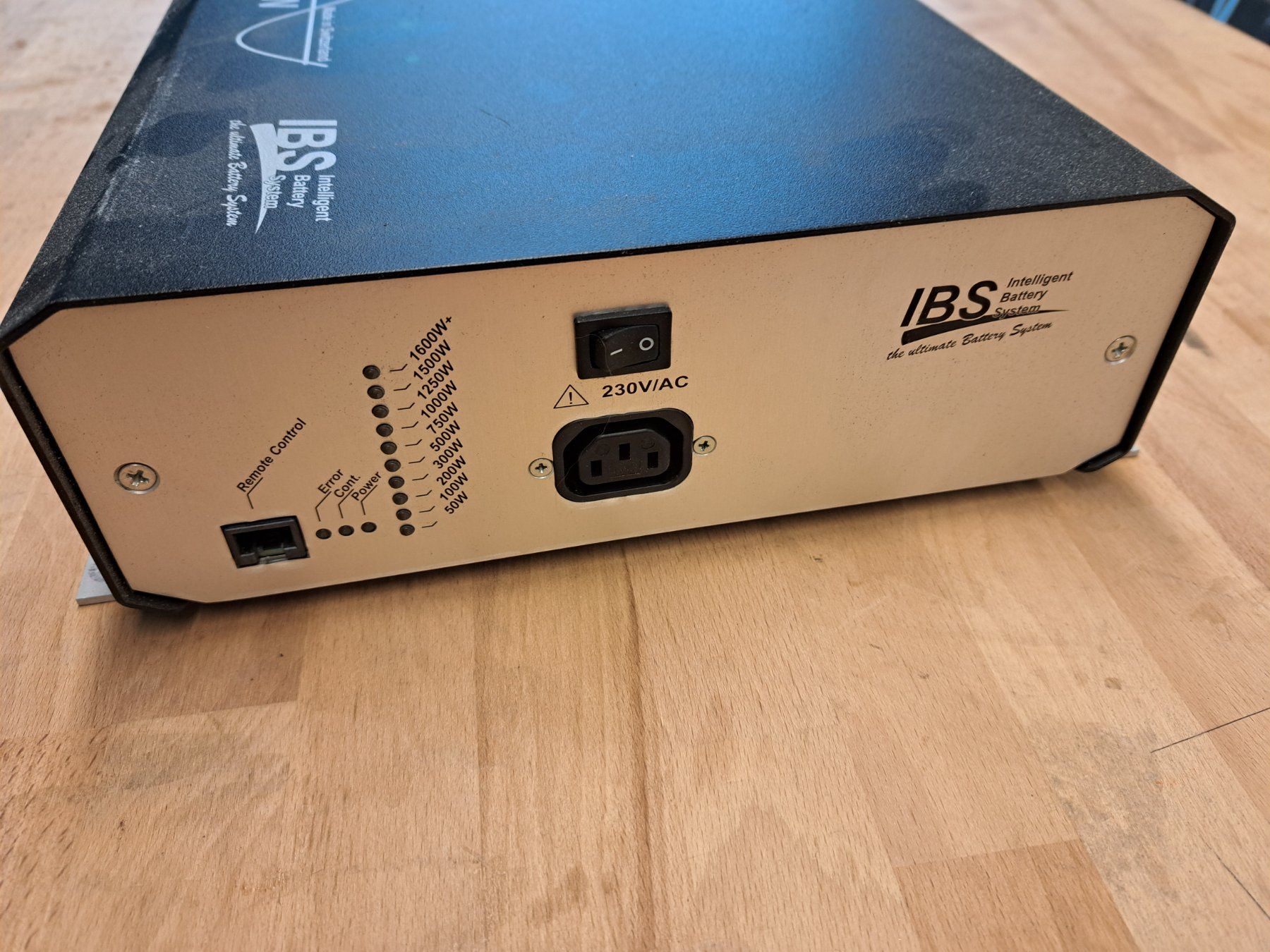 Onduleurs: Inverter Wechselrichter 12V - 220V – D'occasion à Flims Dorf par Brugar 4