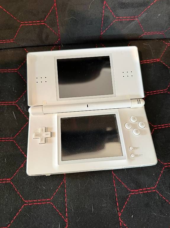 Nintendo Konsolen: Nintendo DS Lite – Gebraucht aus Le Brassus von pau_6yqn