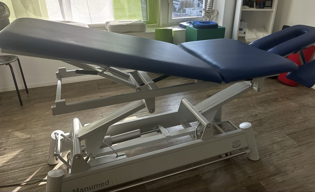 Sedie a sdraio: Behandlungsliege Manumed elektrisch blau gebraucht – Usato da Chur venduto da Lungos72 6