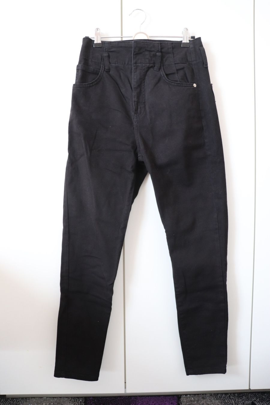 Bershka Hosen: Pantalon noir Bershka – Gebraucht aus Essertines-Yverdon von Alice977