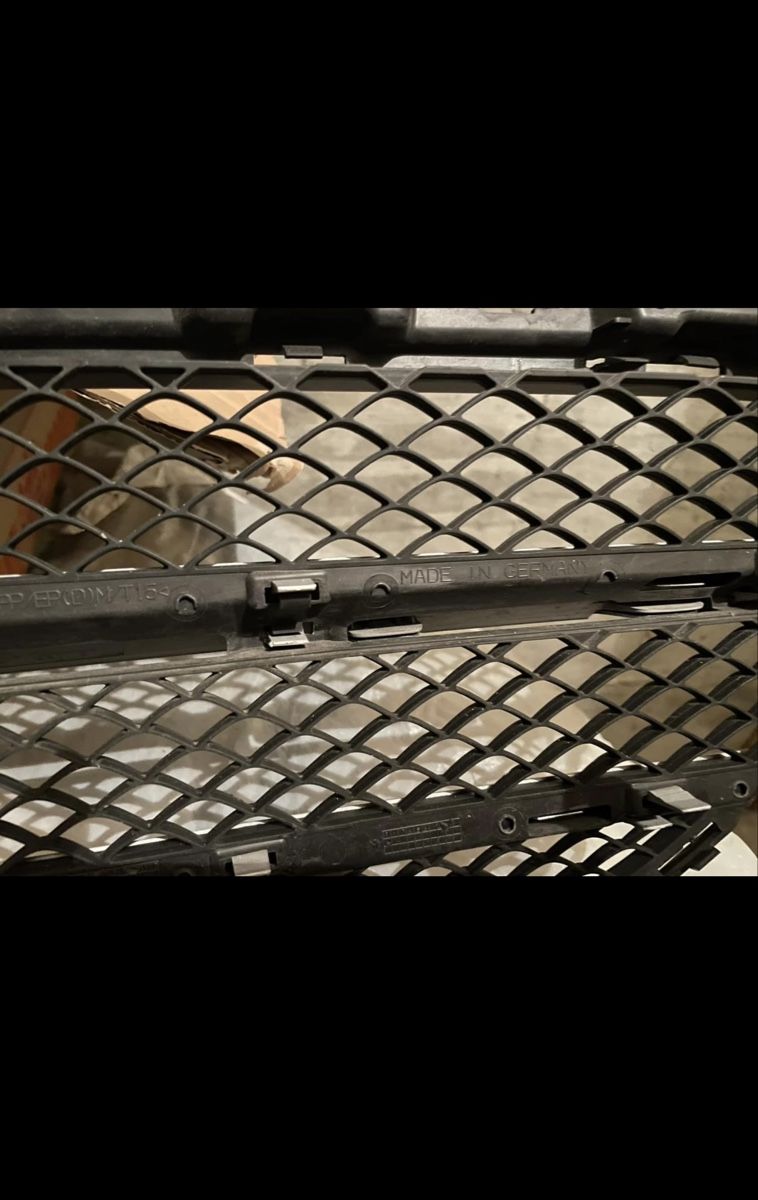 Mercedes-Benz Alle Autoersatzteile: Mercedes W205 Original Grill – Gebraucht aus Rümlang von  2