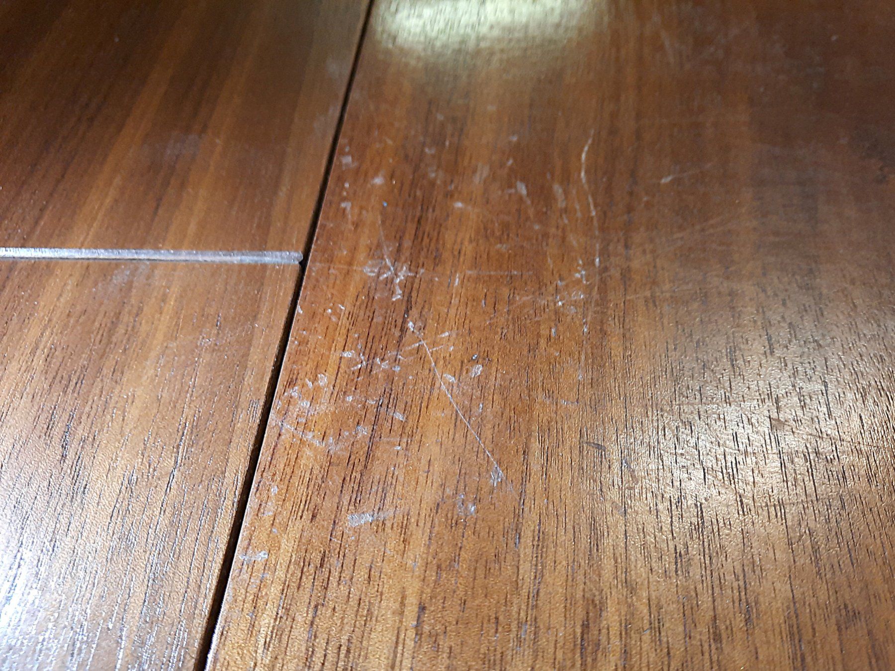 Set de table et chaises: Holztisch mit 6 Stühlen – D'occasion à Beinwil am See par Restwert_Beinwil 6
