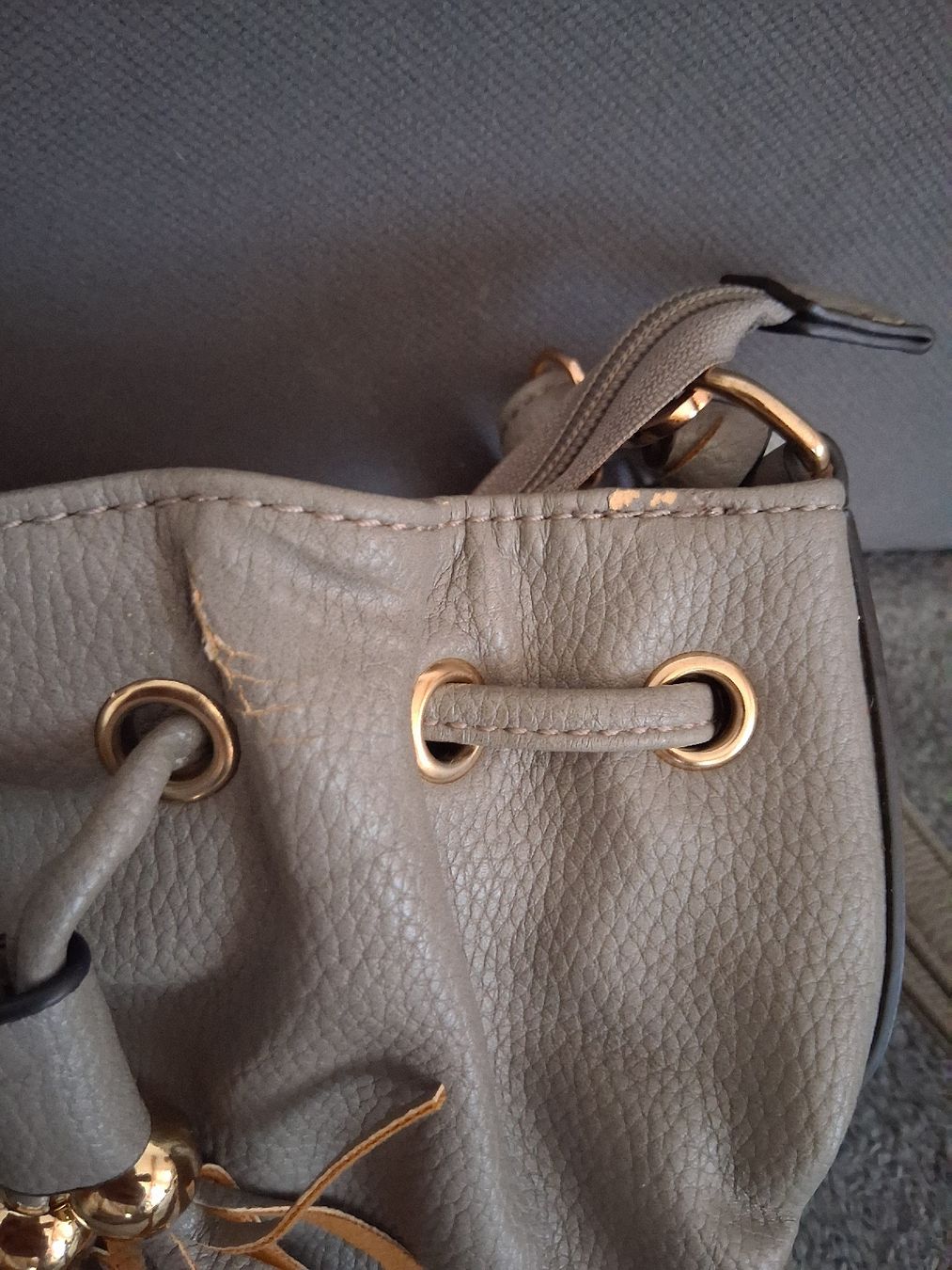Borse da donna: Kleine graue Handtasche/Umhängetasche – Usato da Wolfenschiessen venduto da Ylvi21 1