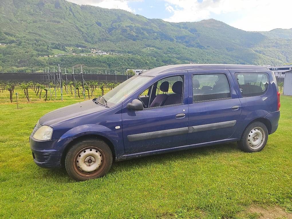 Dacia Autos: Dacia Logan 1.6, 7 posti, con gancio traino – Gebraucht aus Camorino von RF72 1