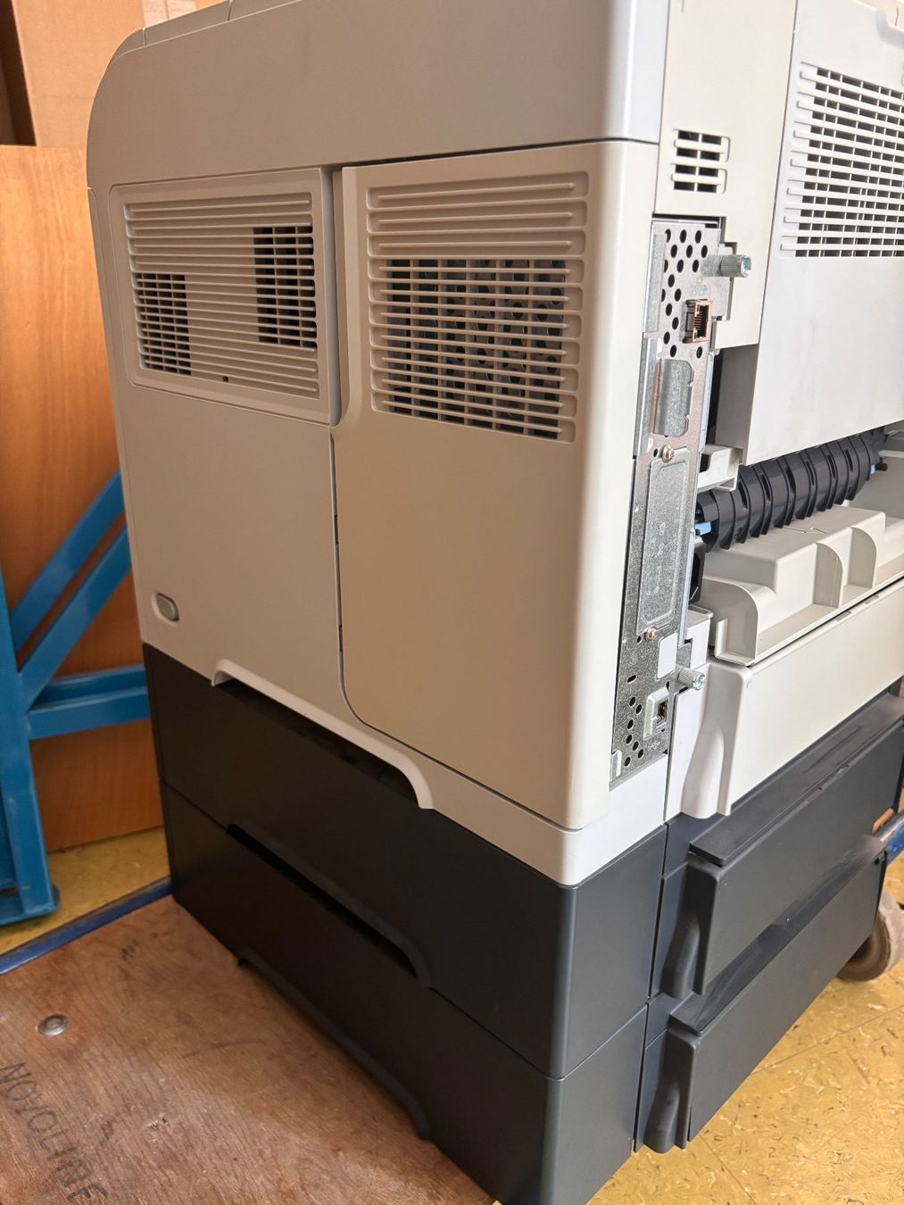 Hewlett Packard Stampanti: HP LaserJet P4014n mit 3 Papierfächer – Usato da Neunkirch venduto da liquidationen_8152 6