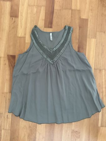 olivgrünes Trägershirt