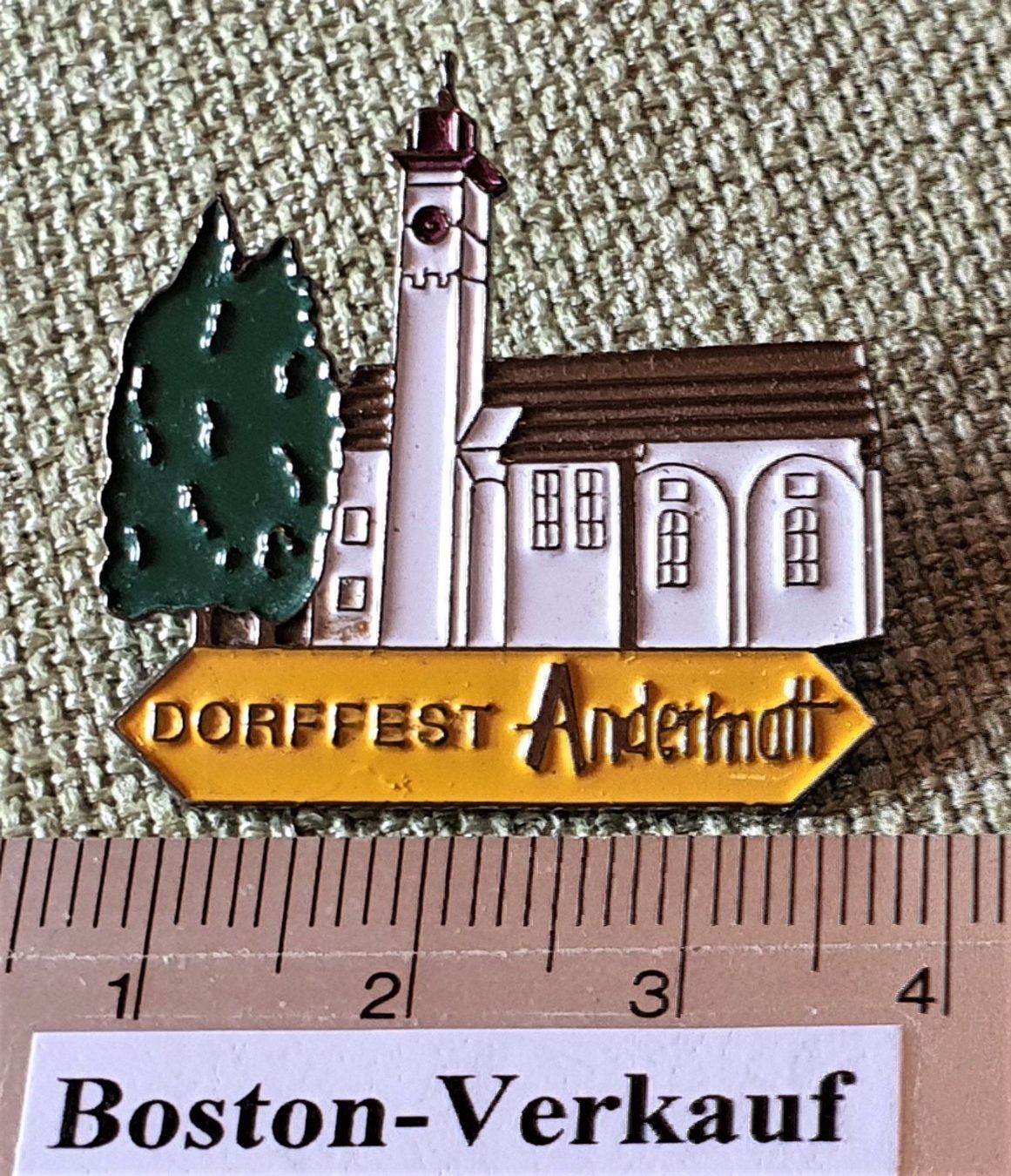 Cartoline postali: E907 - Pin Andermatt Dorfkirche Dorffest – Usato da Reinach BL venduto da Boston-Verkauf 1