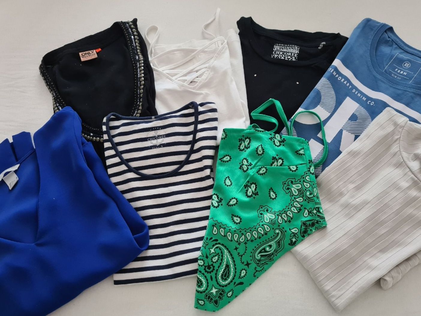 T-shirt: 8 Sommer Oberteile Gr. S – Usato da Steinen venduto da turbogeiss99