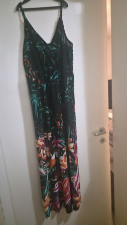 Maxikleid Blumenmuster Grösse 40/42 neuwertig